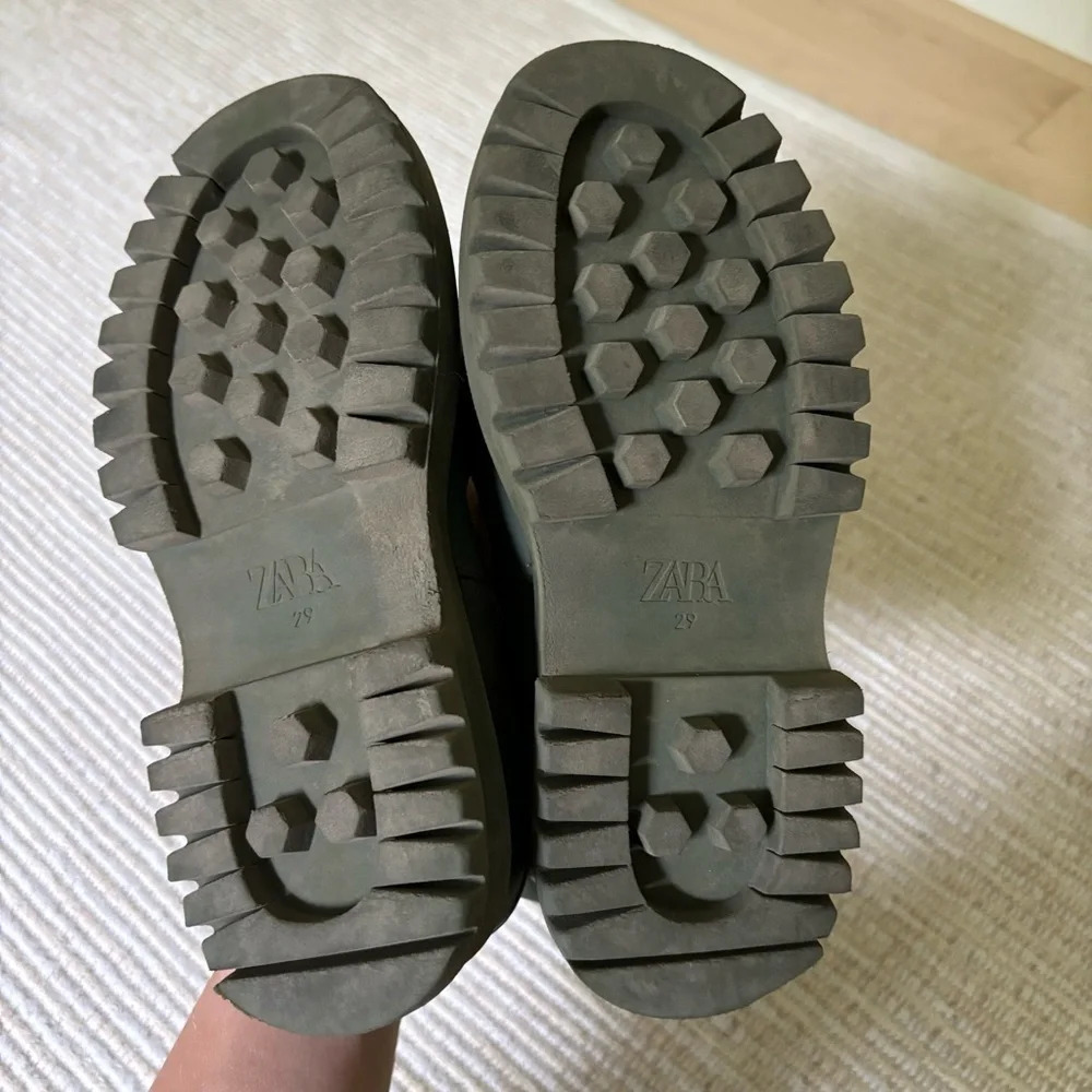 Zara Kids Lug Sole Rubberized boots in dark green black size 29 or US 10.5 - Picture 6 of 7